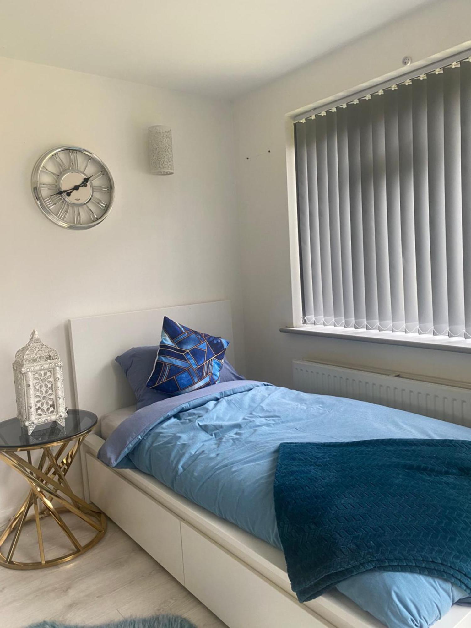 Room With Free Parking Wifi, Town Centre High Wycombe Exterior foto